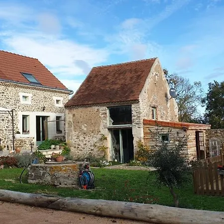 D'hotes Maison Balady فندق مبيت وإفطار Bellenaves